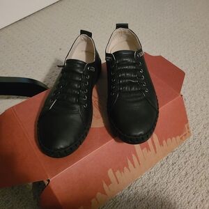 MIZ MOOZ Mackee Casual Sneaker Slip On  Black Leather Size 38 New With Box